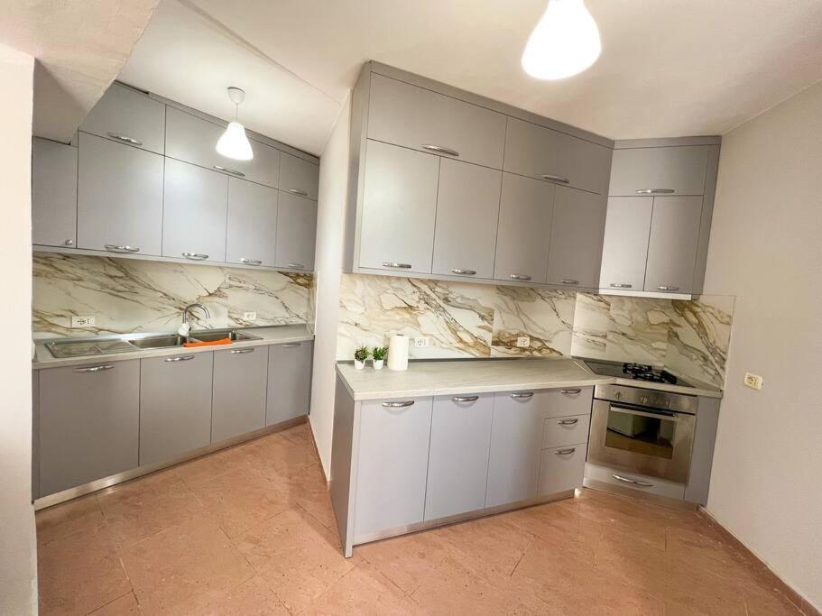 Scanderbeg Square 2Br Apt Тирана Экстерьер фото